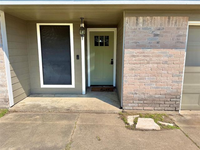 1415 Avenue E, Danbury, TX 77534