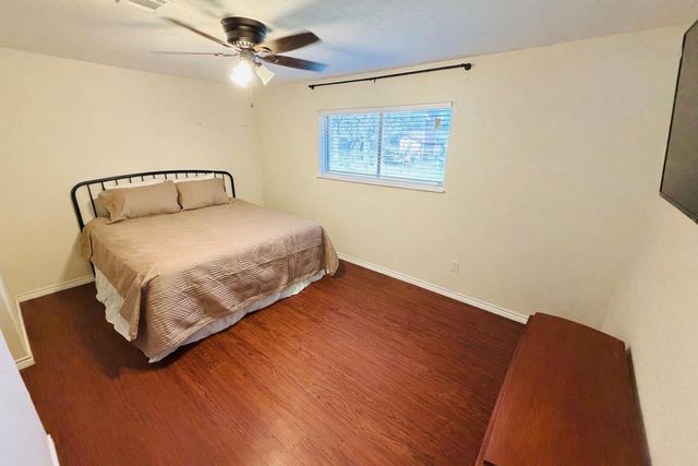 1415 Avenue E, Danbury, TX 77534