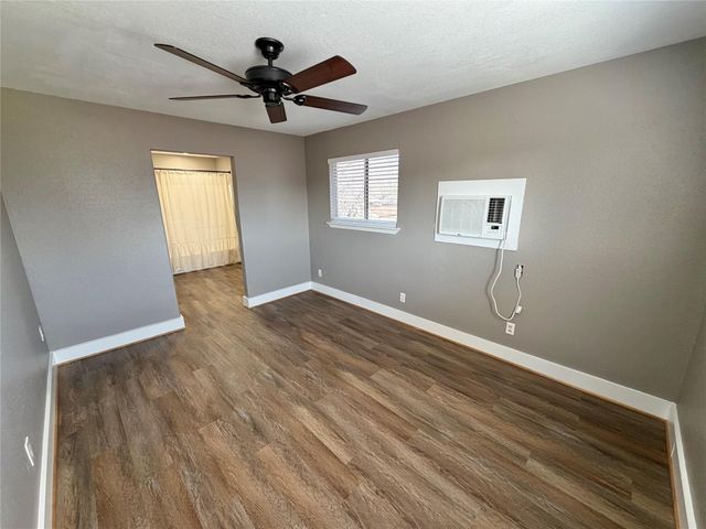 1415 Avenue E, Danbury, TX 77534