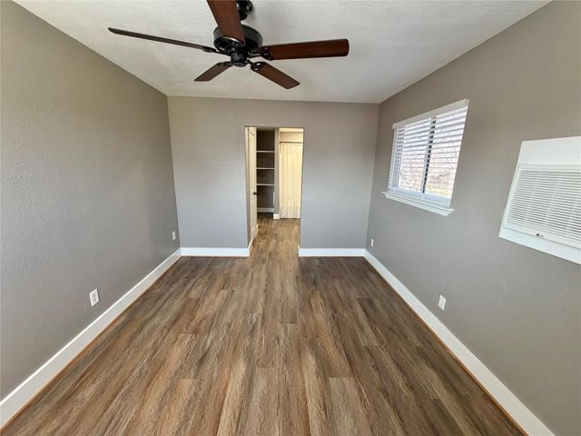 1415 Avenue E, Danbury, TX 77534