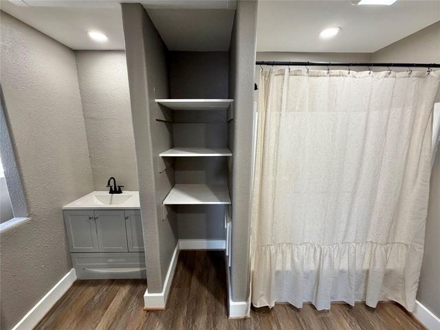 1415 Avenue E, Danbury, TX 77534