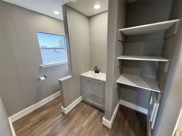 1415 Avenue E, Danbury, TX 77534