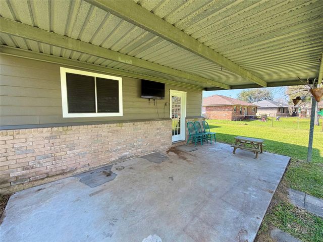 1415 Avenue E, Danbury, TX 77534
