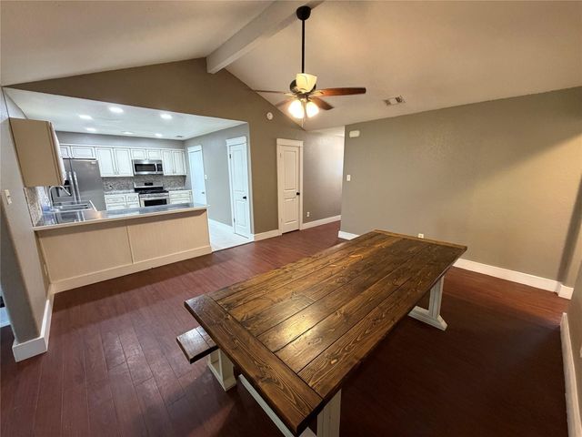 1415 Avenue E, Danbury, TX 77534