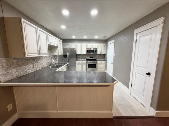 1415 Avenue E, Danbury, TX 77534