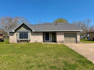 1415 Avenue E, Danbury, TX 77534