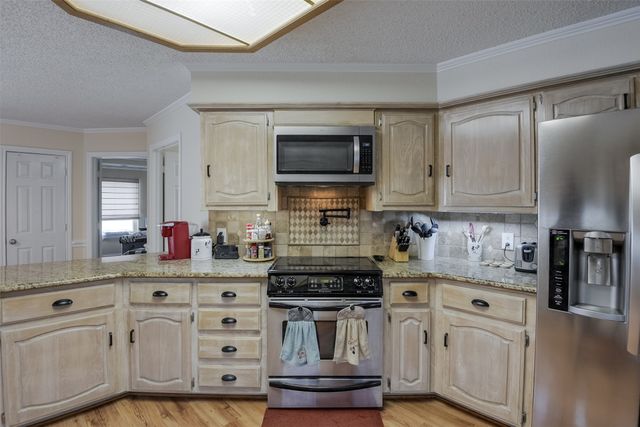 813 Shady Creek Drive, Kennedale, TX 76060