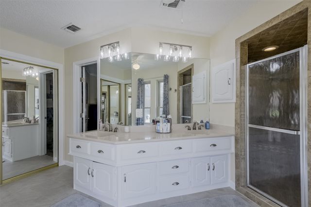 813 Shady Creek Drive, Kennedale, TX 76060