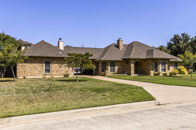 813 Shady Creek Drive, Kennedale, TX 76060