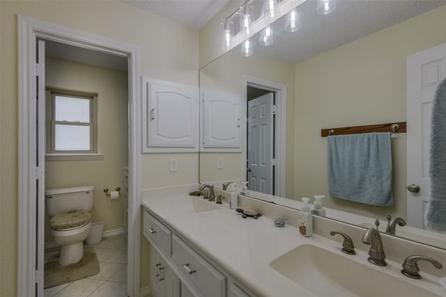 813 Shady Creek Drive, Kennedale, TX 76060