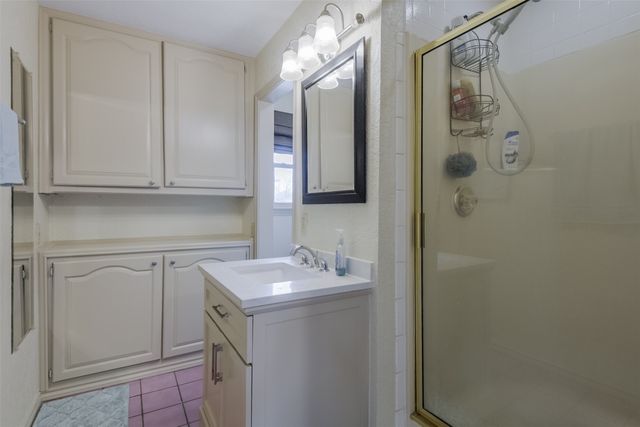 813 Shady Creek Drive, Kennedale, TX 76060