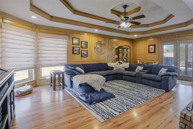 813 Shady Creek Drive, Kennedale, TX 76060