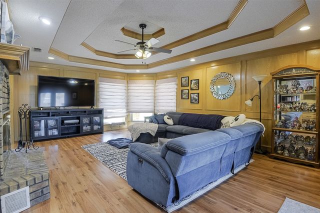 813 Shady Creek Drive, Kennedale, TX 76060