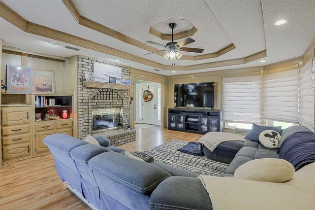 813 Shady Creek Drive, Kennedale, TX 76060