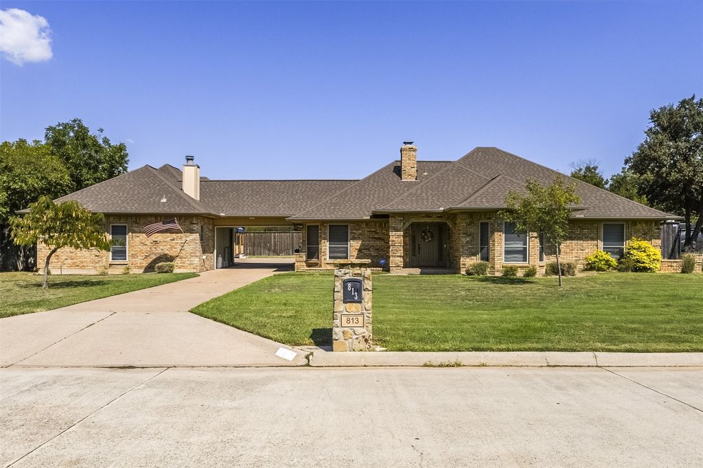 813 Shady Creek Drive, Kennedale, TX 76060