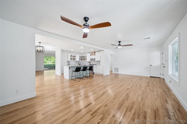 512 W Dallas Street W, Broken Arrow, OK 74012