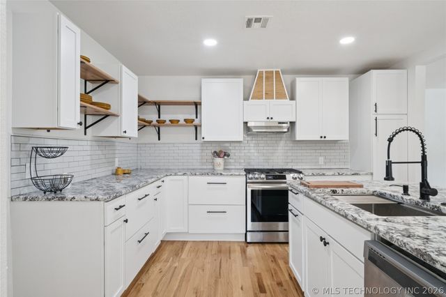 512 W Dallas Street W, Broken Arrow, OK 74012