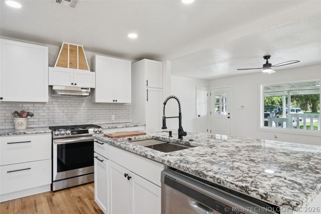 512 W Dallas Street W, Broken Arrow, OK 74012