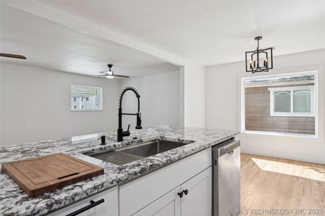 512 W Dallas Street W, Broken Arrow, OK 74012