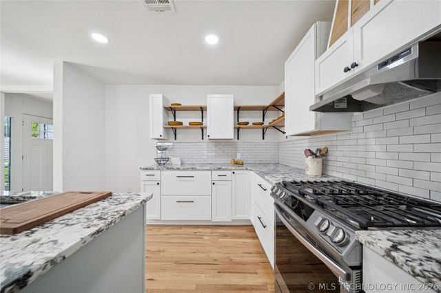 512 W Dallas Street W, Broken Arrow, OK 74012