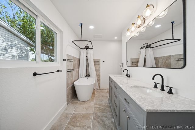 512 W Dallas Street W, Broken Arrow, OK 74012