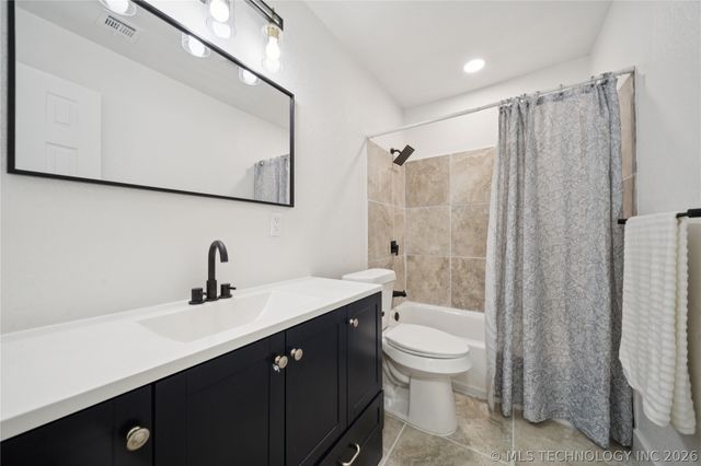 512 W Dallas Street W, Broken Arrow, OK 74012
