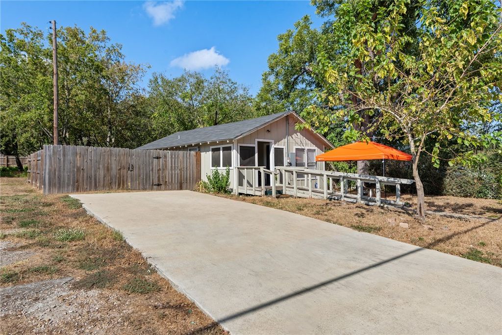 1211 West 18th Street, Bryan, TX 77803 — photo 2