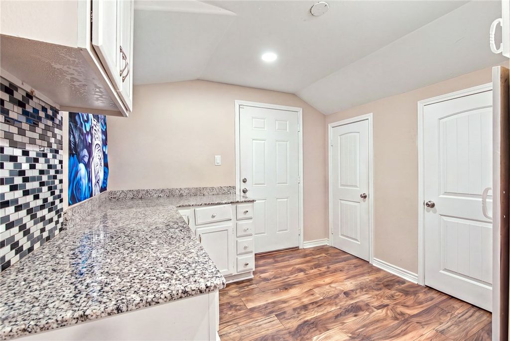 1211 West 18th Street, Bryan, TX 77803 — photo 4