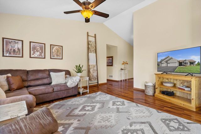 521 Tomahawk DRIVE, Twin Lakes, WI 53181
