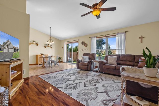 521 Tomahawk DRIVE, Twin Lakes, WI 53181