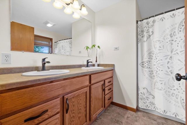 521 Tomahawk DRIVE, Twin Lakes, WI 53181