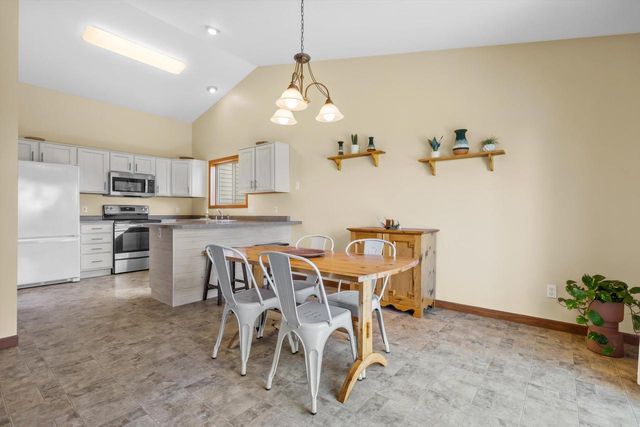 521 Tomahawk DRIVE, Twin Lakes, WI 53181