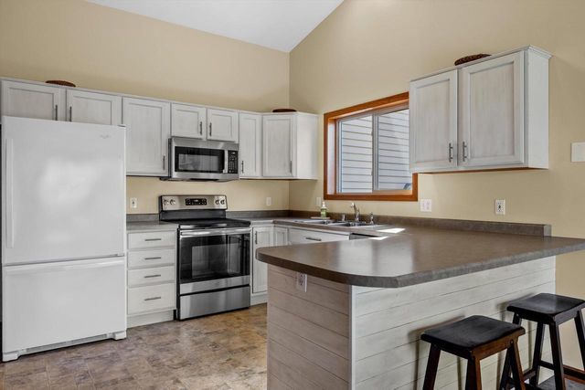 521 Tomahawk DRIVE, Twin Lakes, WI 53181