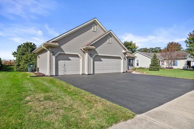 521 Tomahawk DRIVE, Twin Lakes, WI 53181