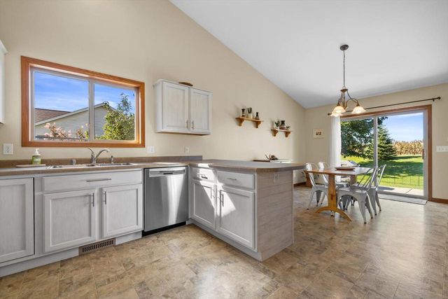 521 Tomahawk DRIVE, Twin Lakes, WI 53181