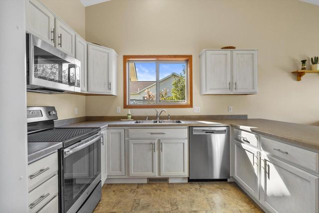 521 Tomahawk DRIVE, Twin Lakes, WI 53181