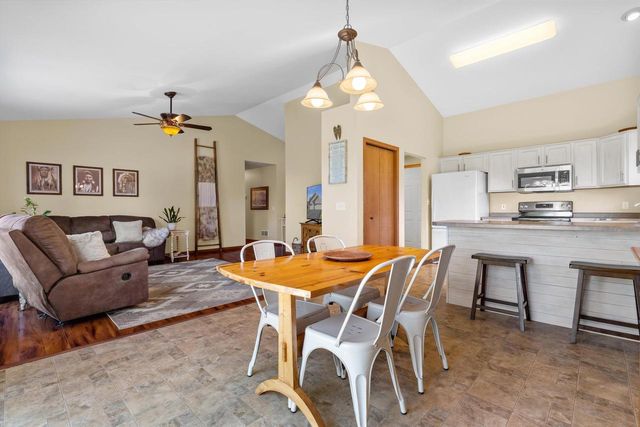 521 Tomahawk DRIVE, Twin Lakes, WI 53181