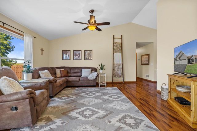 521 Tomahawk DRIVE, Twin Lakes, WI 53181
