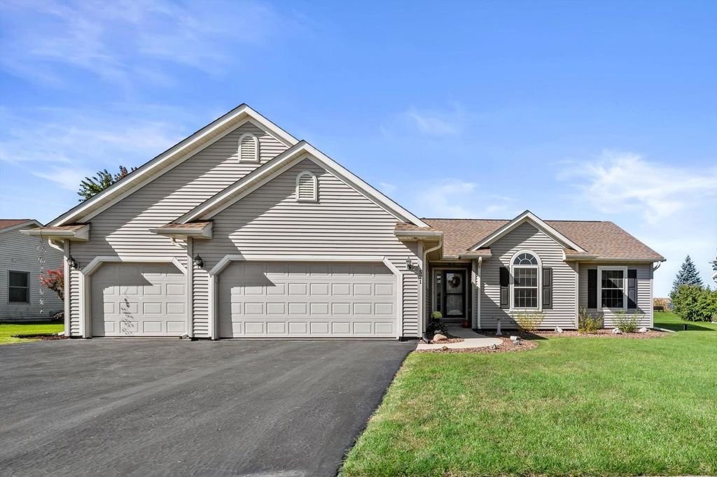 521 Tomahawk DRIVE, Twin Lakes, WI 53181