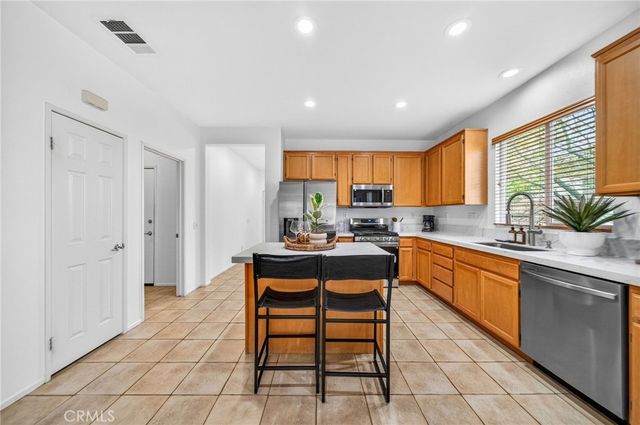 28502 Oasis View Cir, Menifee, CA 92584