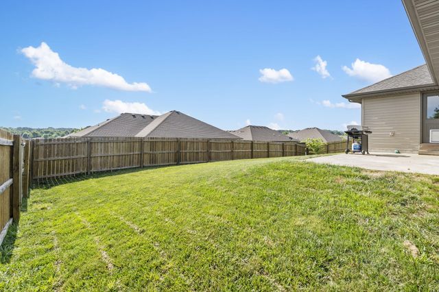 1670 North Feather Crest Drive, Nixa, MO 65714