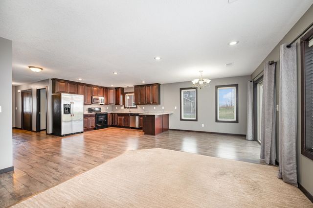 905 Wencel Avenue NE, New Prague, MN 56071