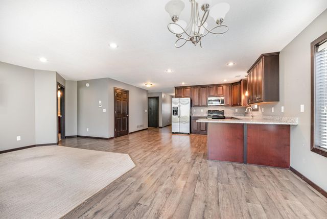 905 Wencel Avenue NE, New Prague, MN 56071