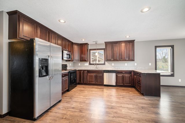 905 Wencel Avenue NE, New Prague, MN 56071