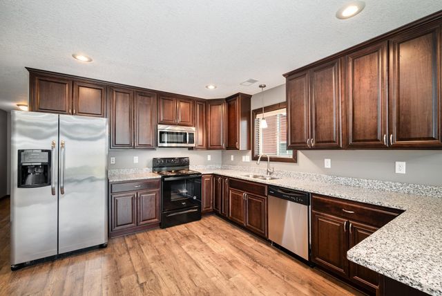 905 Wencel Avenue NE, New Prague, MN 56071