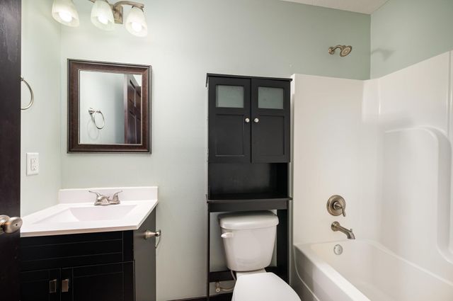 905 Wencel Avenue NE, New Prague, MN 56071