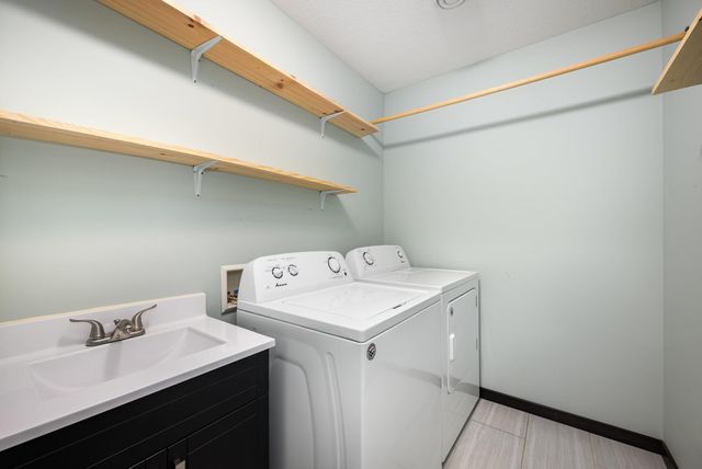 905 Wencel Avenue NE, New Prague, MN 56071