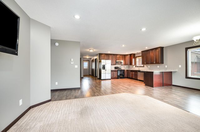 905 Wencel Avenue NE, New Prague, MN 56071