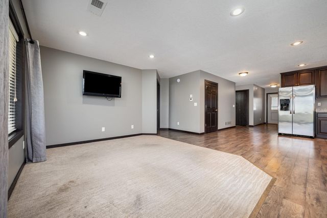 905 Wencel Avenue NE, New Prague, MN 56071