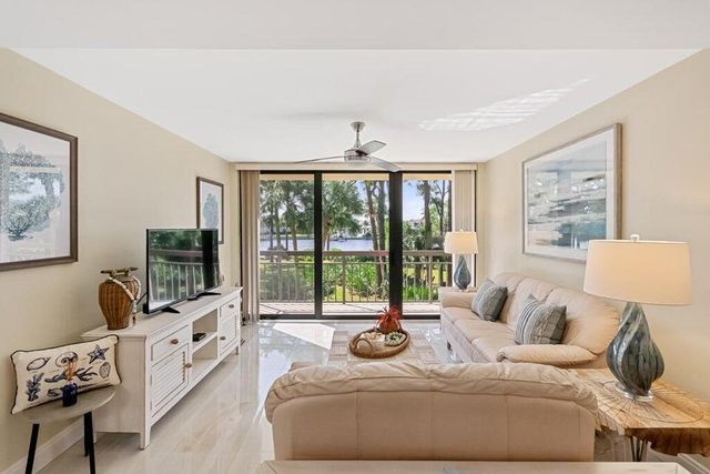 2101 Marina Isle Way 203, Jupiter, FL 33477